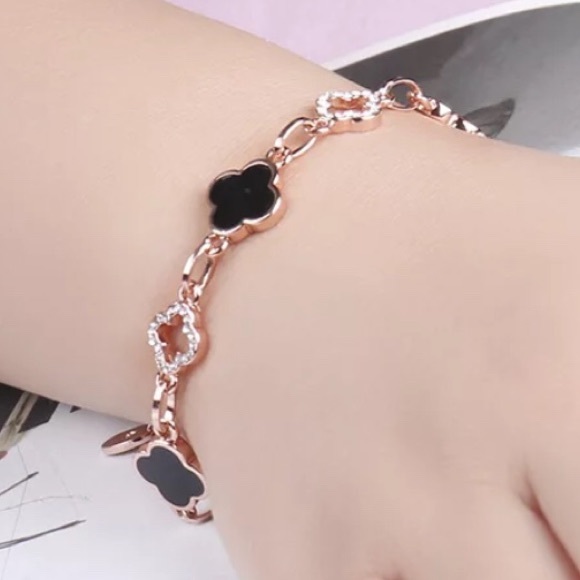 Jewelry - 18K Rose Gold Four-leaf Clover Bracelet